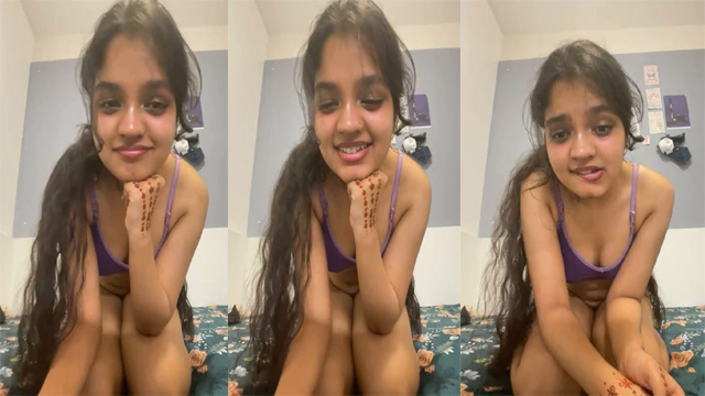 Cute College Babe Showing Nude On Live Videos