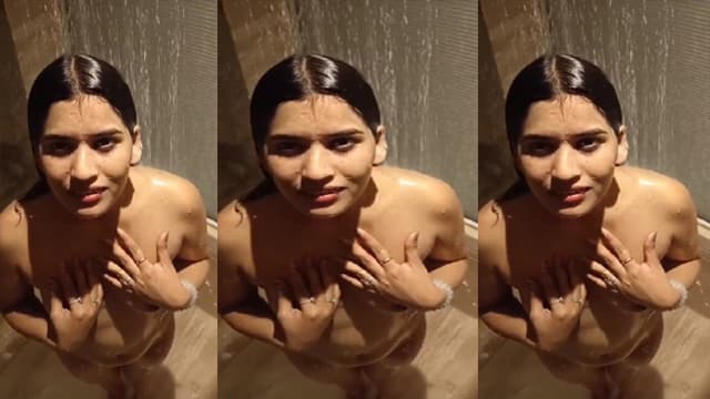 Desi Girlfriend Sucking Dick Bathing Videos